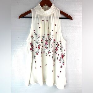 Chenault S Feminine High-Neck Floral Embroidery Off-White